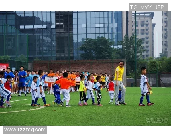 足球明星炫酷出场动画展现魅力瞬间引爆全场激情时刻